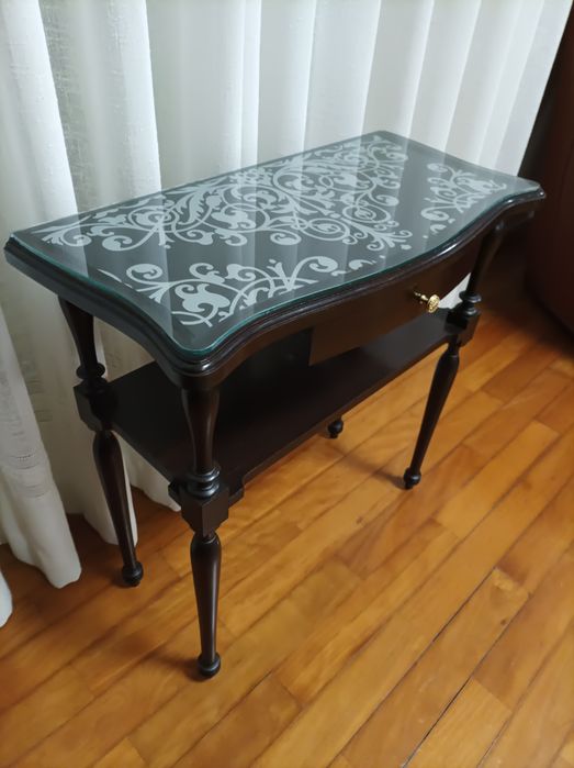 Mesa muito antiga de apoio restaurada estilo vitoriano