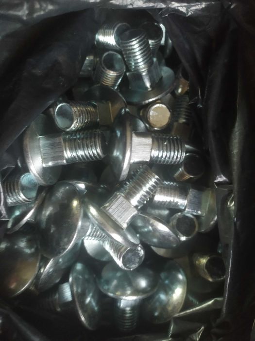 Болты мебельные din 603