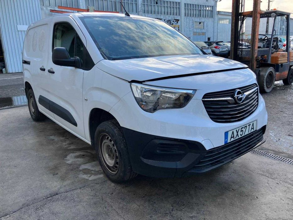 Salvado Opel	Combo (K9) 1.5D | 102cv | 2023 | 278.201 Km