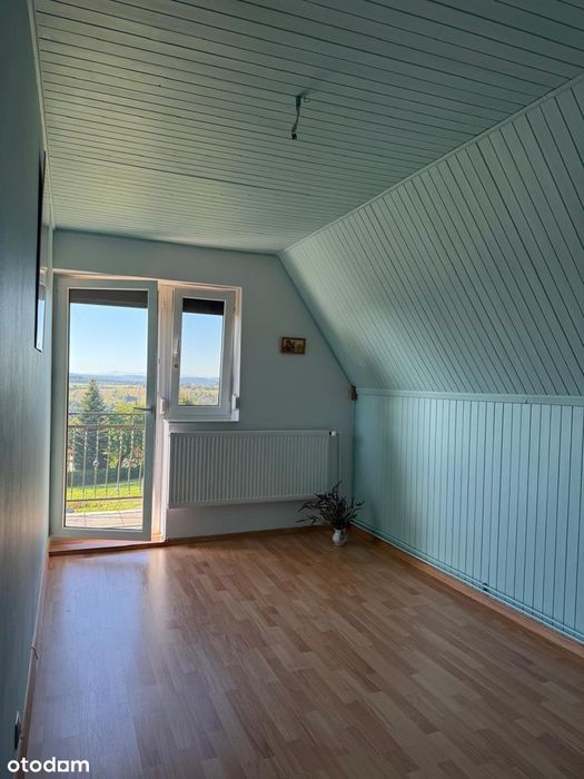 REZERWACJA Dom z garażem i ogrodem w pięknej okolicy