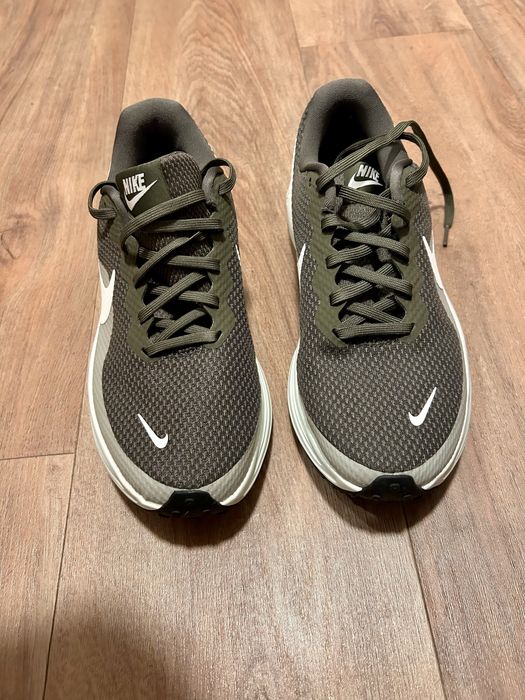 Nike Revolution 8