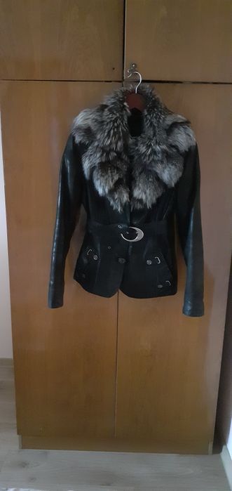 Шкіряна куртка жіноча