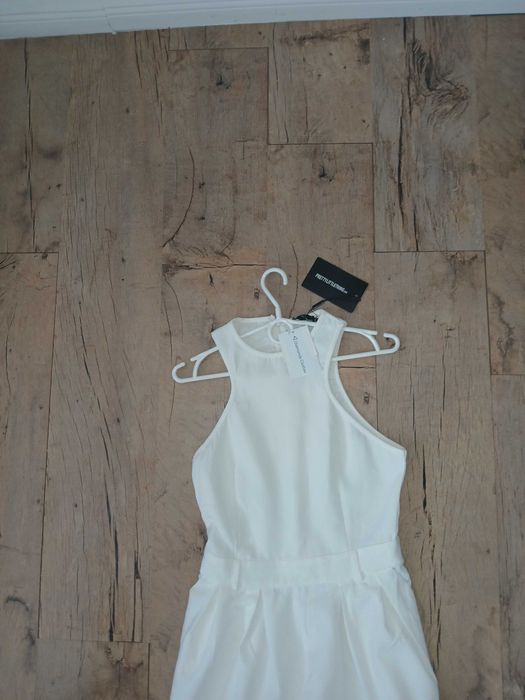 Biały elegancki kombinezon PrettyLittleThing XS/S