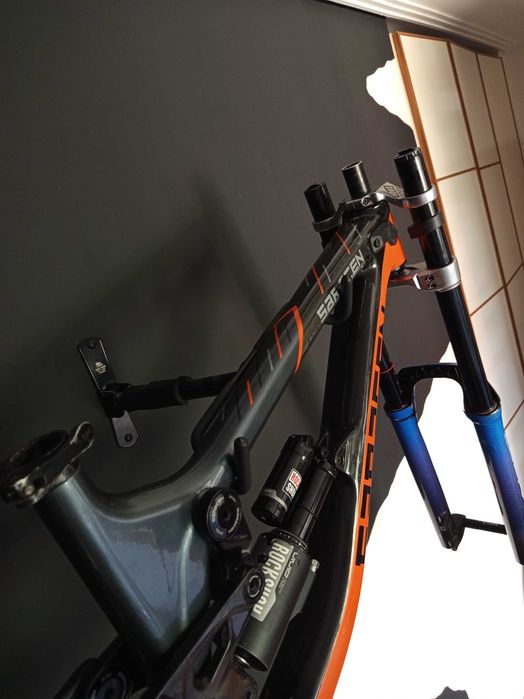 Saracen Myst C Team Carbono Downhill