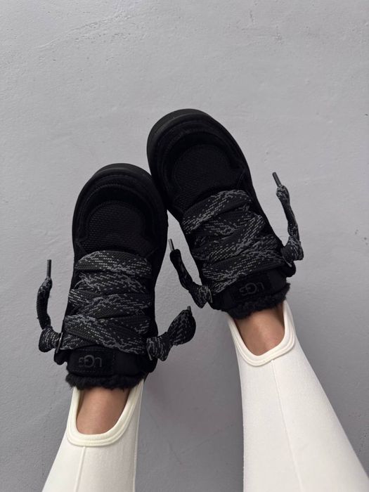 угі кросівки  черевики UGG чорні замшеві lowmel ловмел
