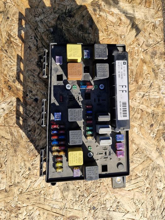 Skrzynka bezpiecznikow modul bsi opel