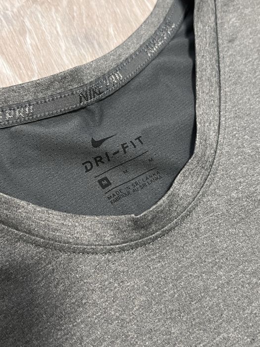 Футболка nike M жіноча сіра
