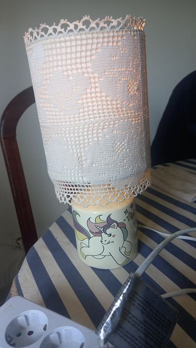 Candeeiro de mesa para criança.