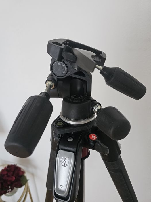 Tripé Manfrotto MT055XPRO3 NOVO + cabeça manfrotto 804 RC2
