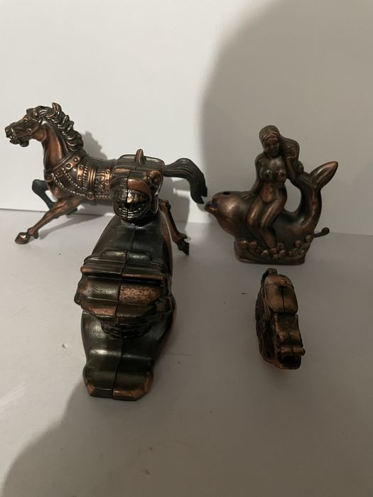 Isqueiros antigos de coleção