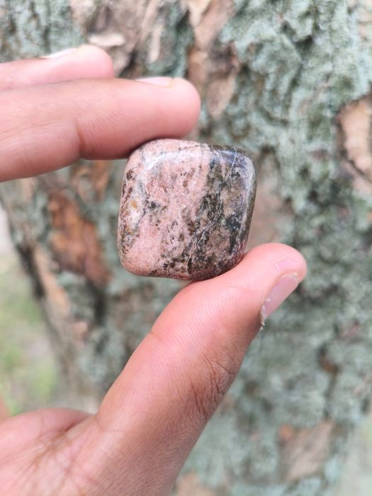 Rodonit 3x3 cm minerał ozdobny premium
