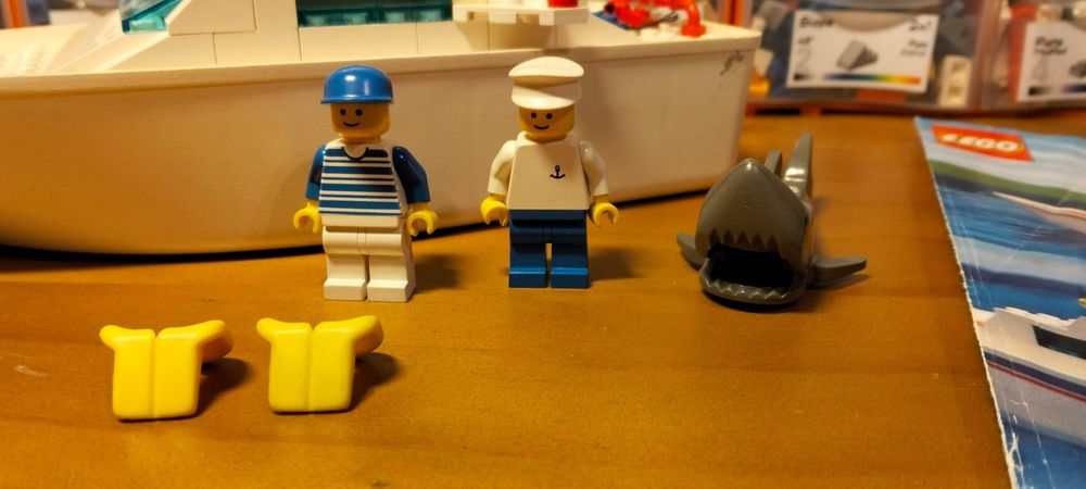 Lego Town 4011 Cabin Cruiser