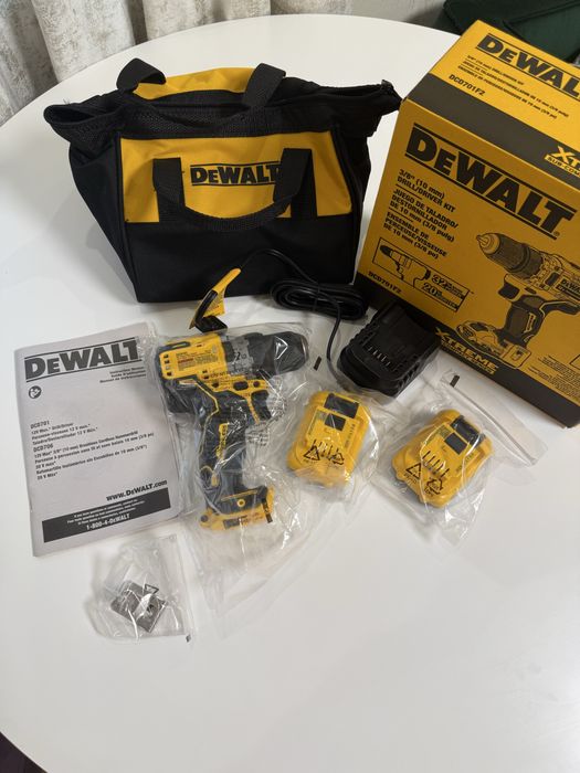 Субкомпакиний дриль-шуруповерт DeWalt DCD701