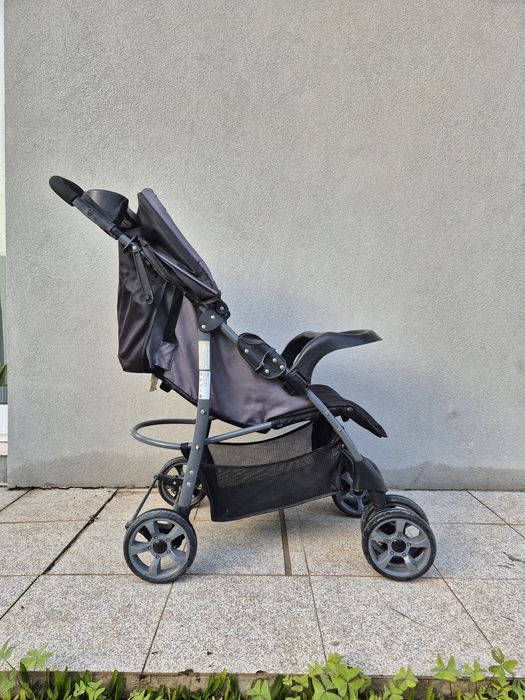 Carrinho de Passeio Compacto (Preto/Cinzento) – Muito Prático e Confortável