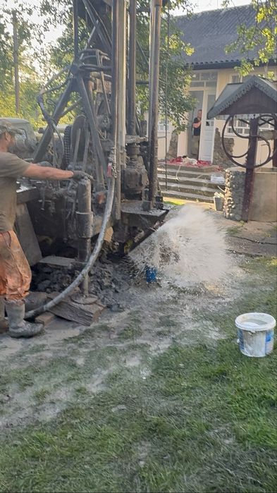 Буріння свердловин,вода,пошук води