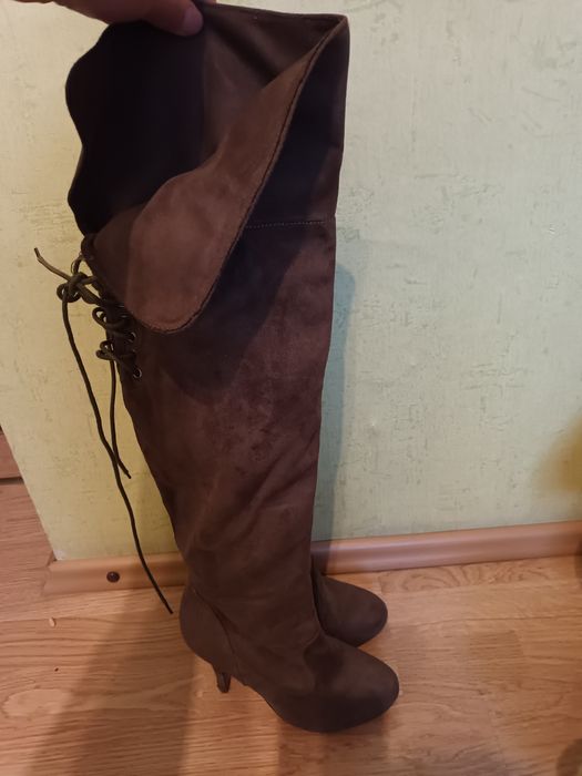 Brązowe zamszowe muszkieterki