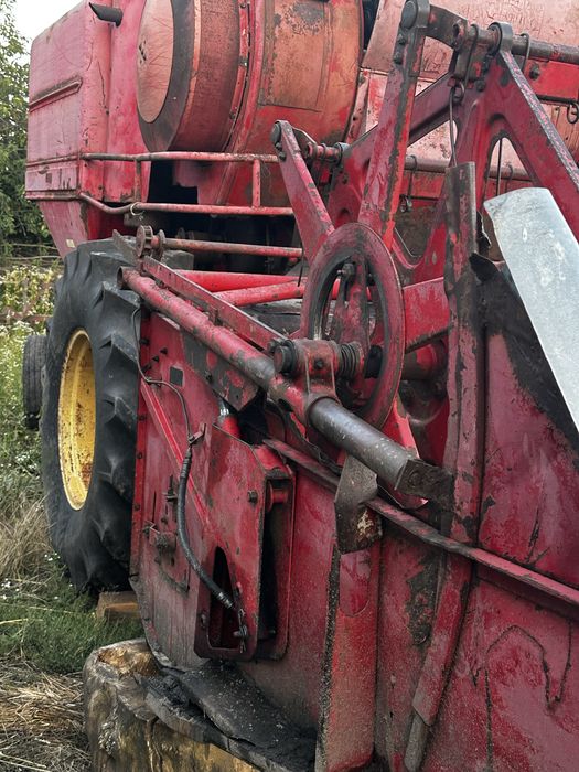 Комбайн  Massey Ferguson з документами