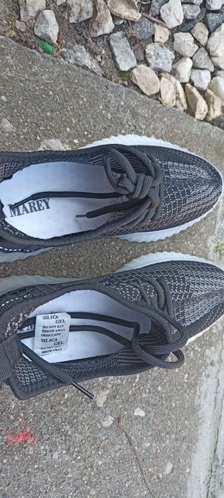 Sprzedam nowe buty sportowe