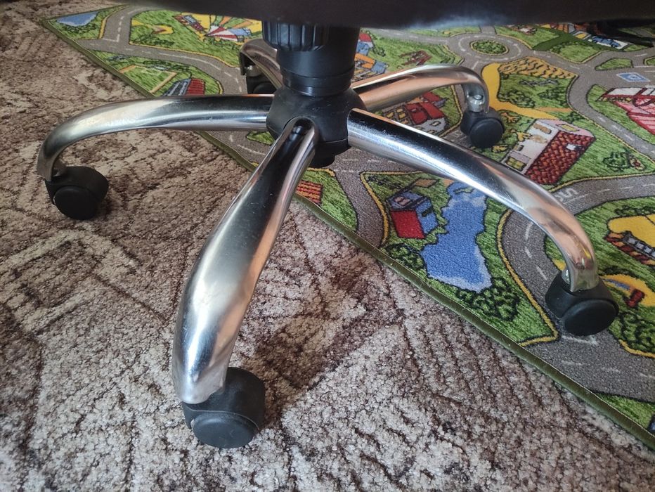 Крісло керівника, офісний стілець, комп'ютерний стілець