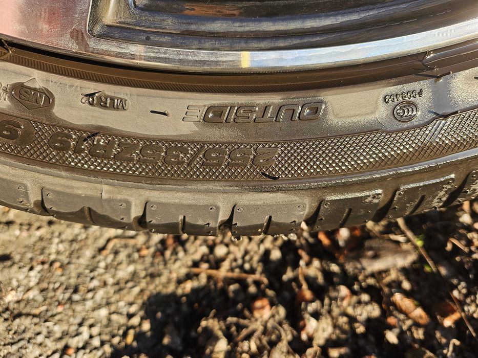 Opony letnie 255/35/19