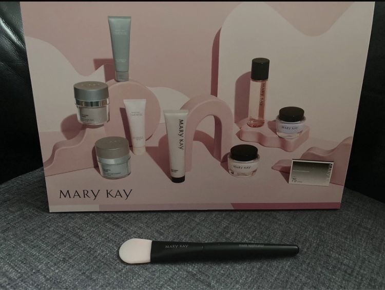 Silikonowy aplikator do maseczek Mary Kay