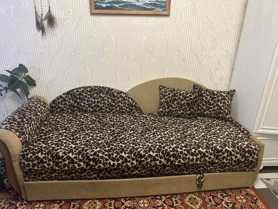 Диван софа в хорошому стані