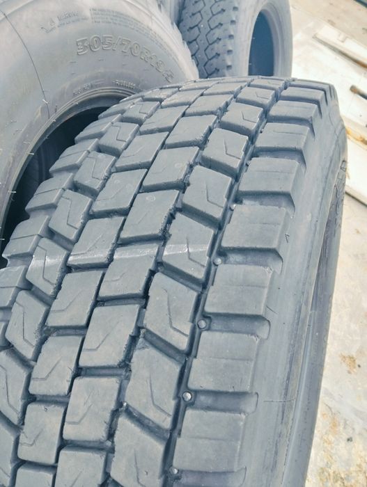 Резина, шини Hankook 305 70 r 19.5