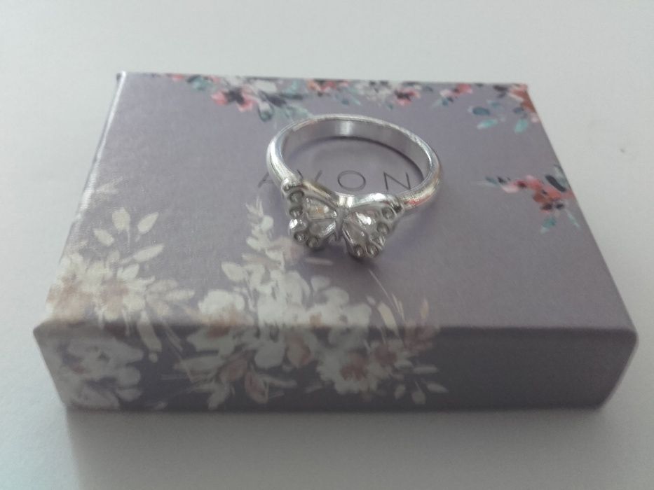 Zestaw 5 pierścionków od Avon