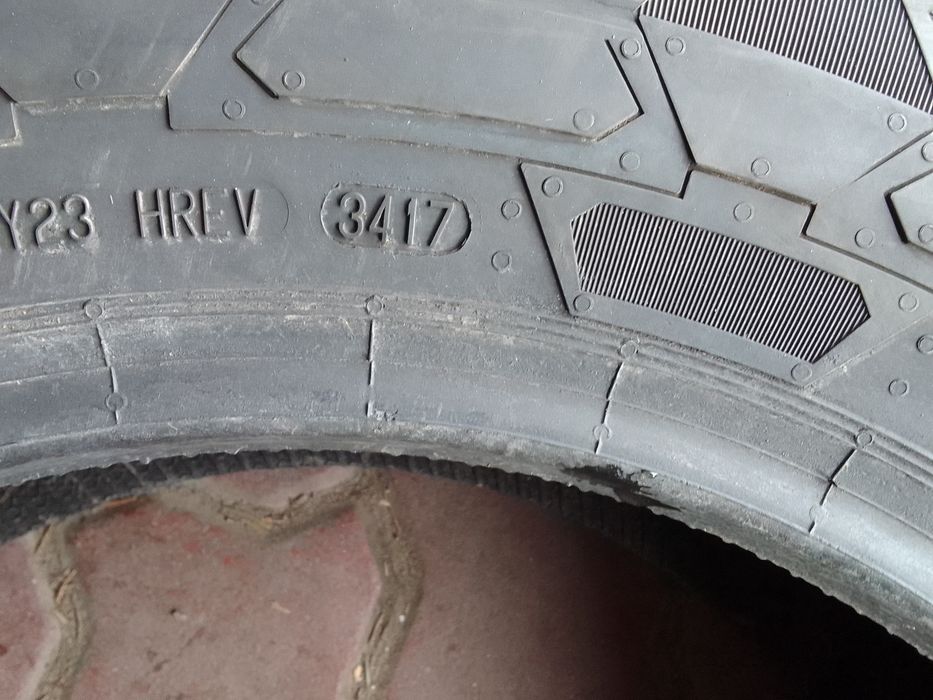 1 Opona zimowa 205/65r16C CONTINENTAL 10mm