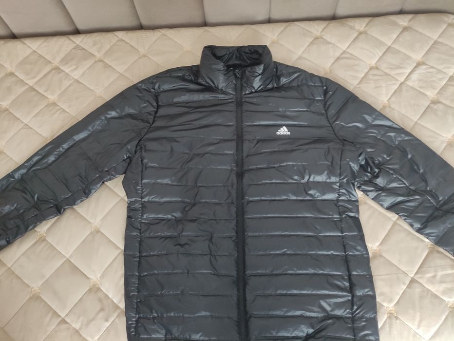 Продам чоловічу весняну куртку Adidas
