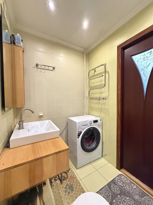 Продам затишну 2 - кімнатну квартиру на Полтавській (будинок ОСББ)