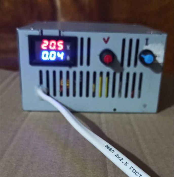 Регульованний блок живлення, зарядний пристрій. 20 Вольт , 10 Ампер.