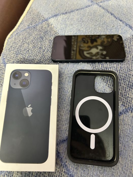 Iphone 13 mini 128GB plus 8 sztuk szkielek ochronnych