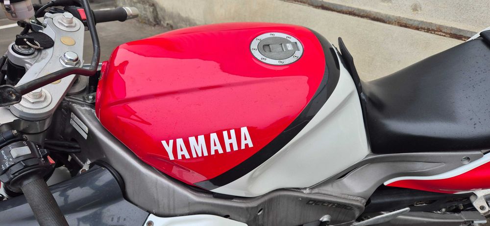 Yamaha fzr1000