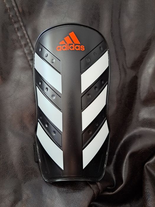 Caneleiras adidas pretas