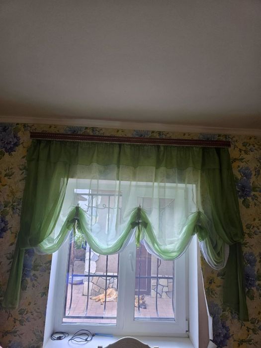 Занавески  на кухню ламбрікени  б.у 2 шт,пересилаю