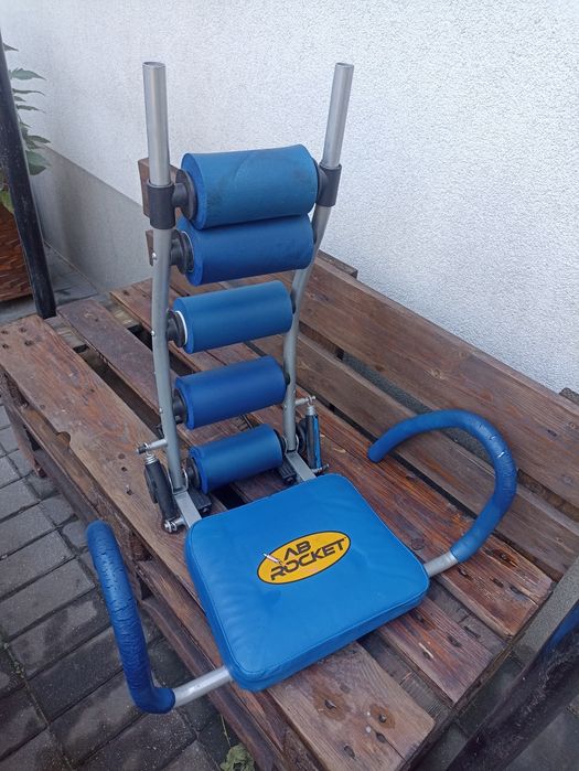 AB Rocket – przyrząd do ćwiczeń mięśni brzucha.