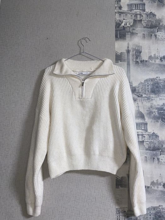 Молочний светр з коміром на блискавці Sinsey