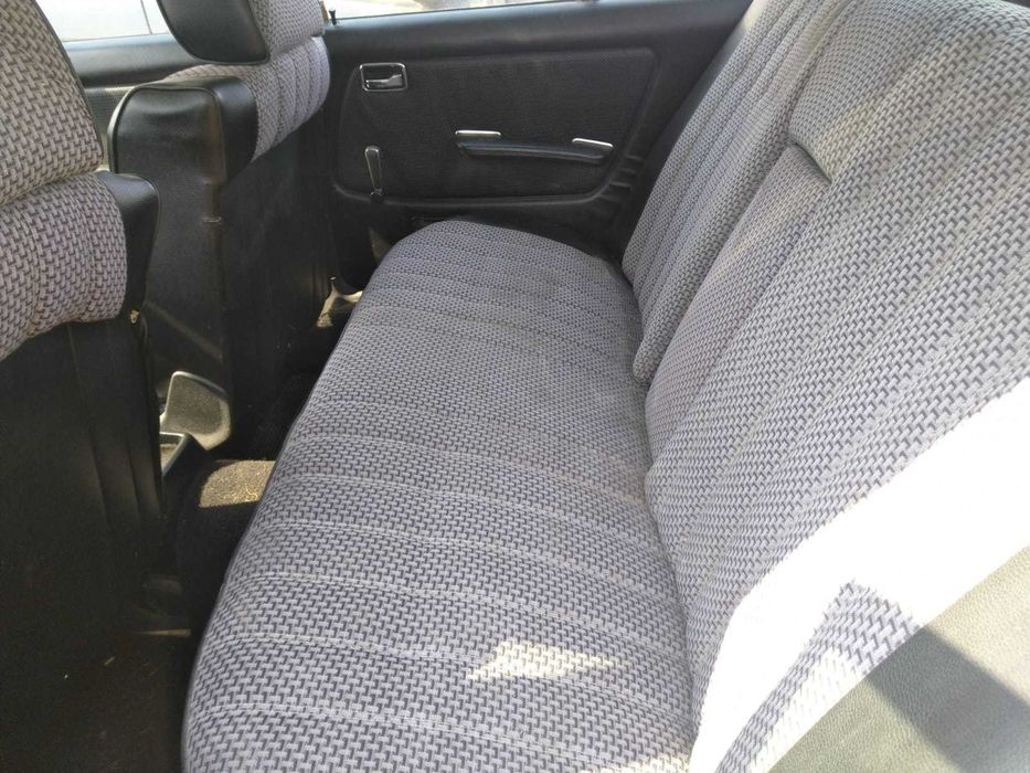 Mercedes w123 com documentos a trabalhar e a andar