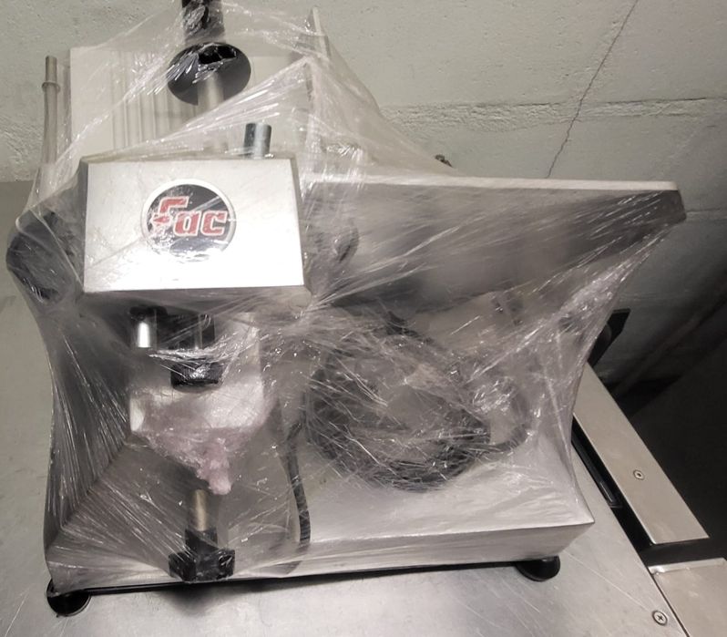 Fiambreira profissional nova (nunca foi usada)