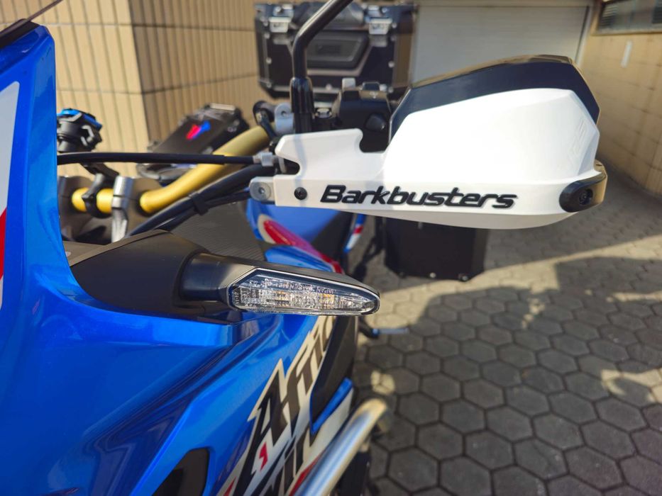 Vendo Honda Africa Twin Adventure Sports de 2019, com apenas 17.800 km, em excelente estado geral, muito estimada e pronta para qualquer aventura.