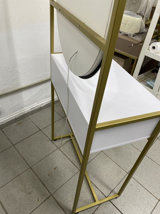 Стіл з дзеркалом та підсвіткою для салону краси, новий