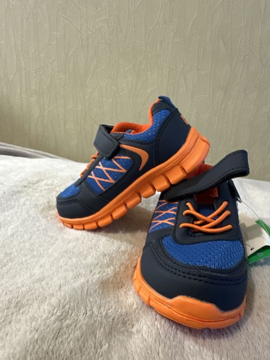 новые детские кроссовки