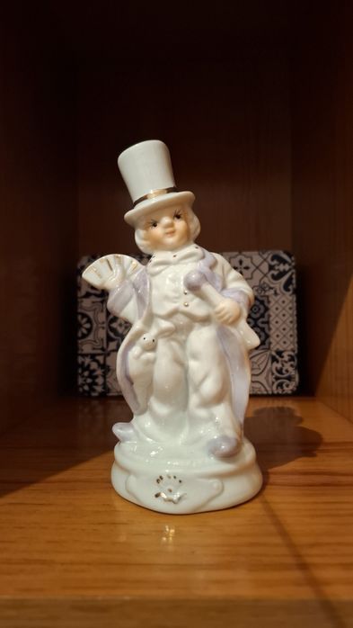 Three Statuettes437438342245263366