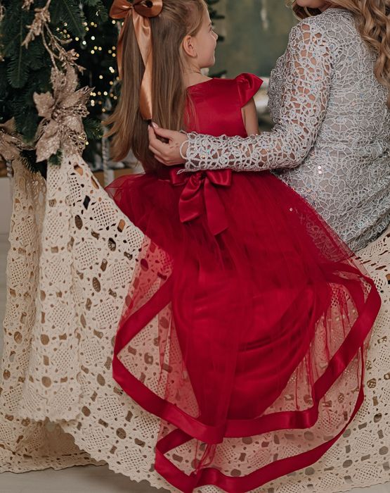 Продам платье на девочку 134 роста