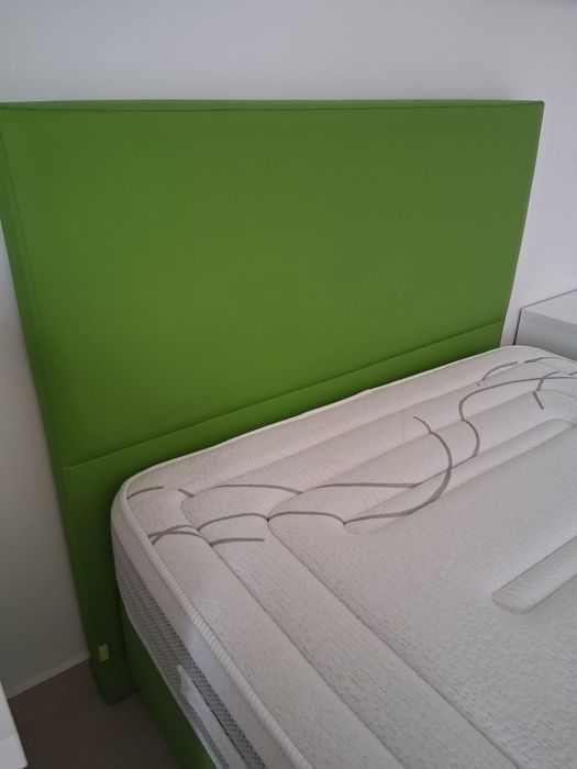 Cama completa – Cabeceira + Sommier + Colchão (Semi-novo)