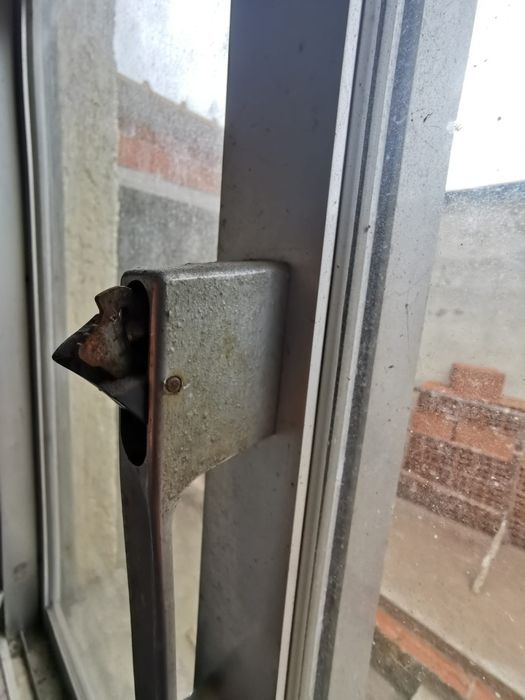 Vendo 6 janelas com estore