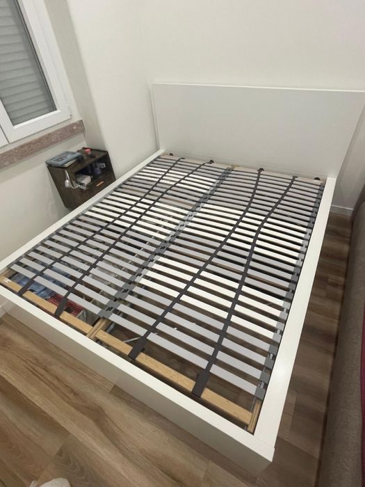 Cama IKEA Malm c/ estrado e gavetas