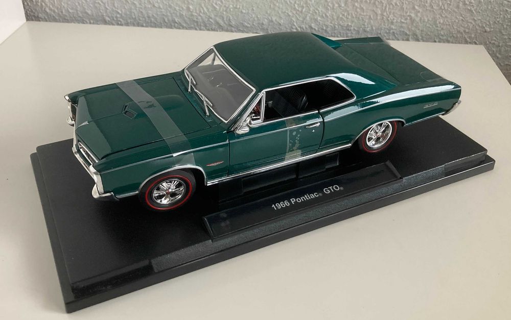 Model 1:18 Welly Samochód brak fabryczny kloszy lampy przód lewej