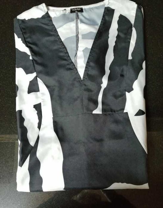 Vestido comprido, preto e branco, manga asa de morcego, poliéster, XL